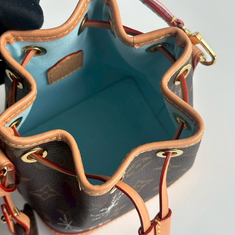 閒置新🙌🏻 Louis Vuitton LV 路易威登 水桶Nano 聖誕版❄️-13