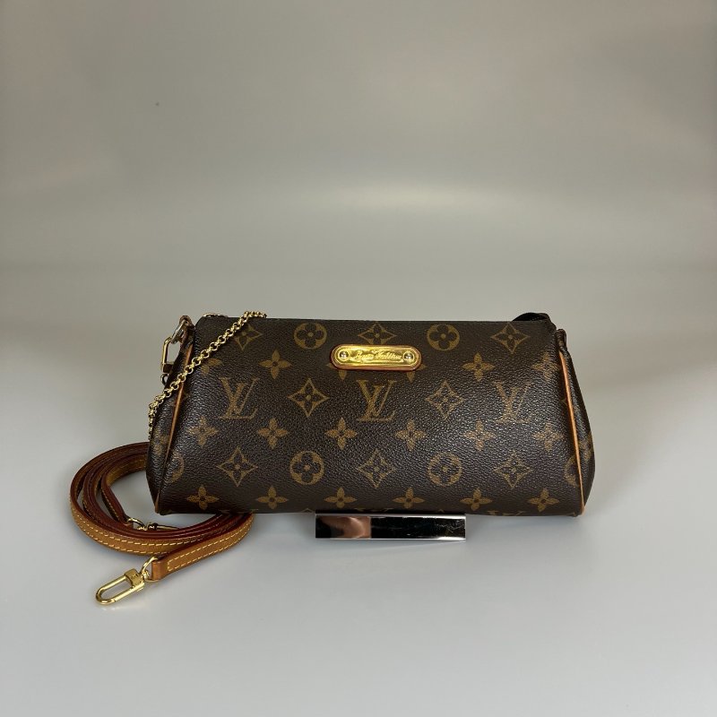 LV M95567  經典老花鍊帶小肩包-0