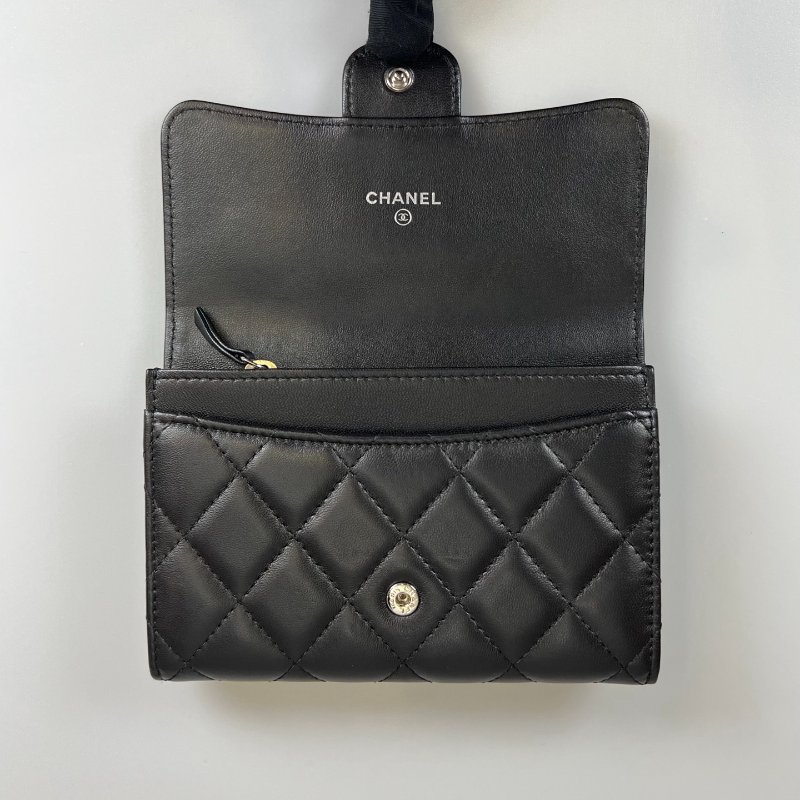 CHANEL CF中夾簍空雙C黑銀羊皮 20開-7