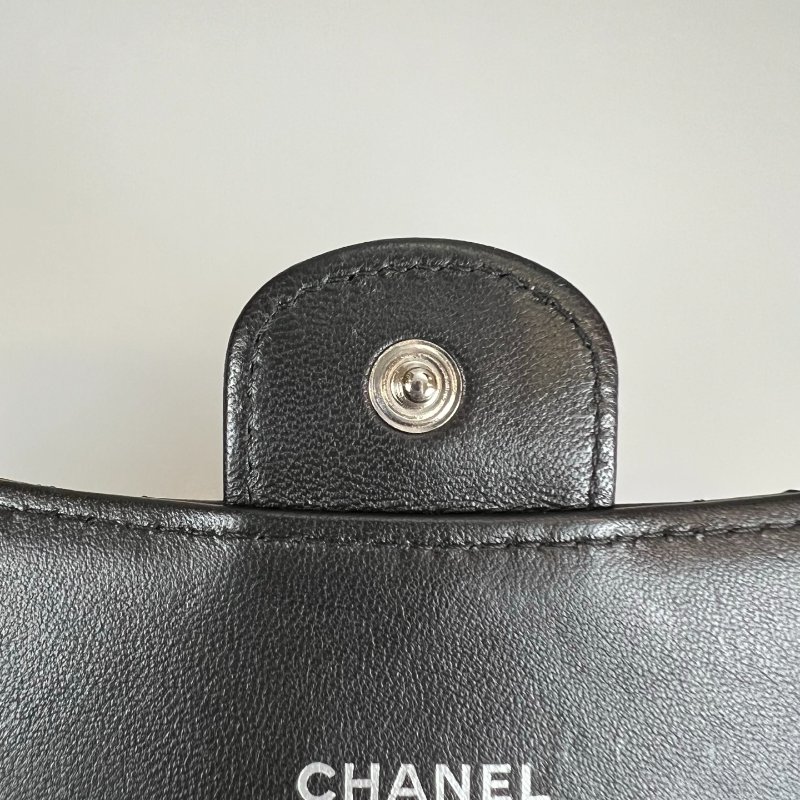 CHANEL CF中夾簍空雙C黑銀羊皮 20開-10