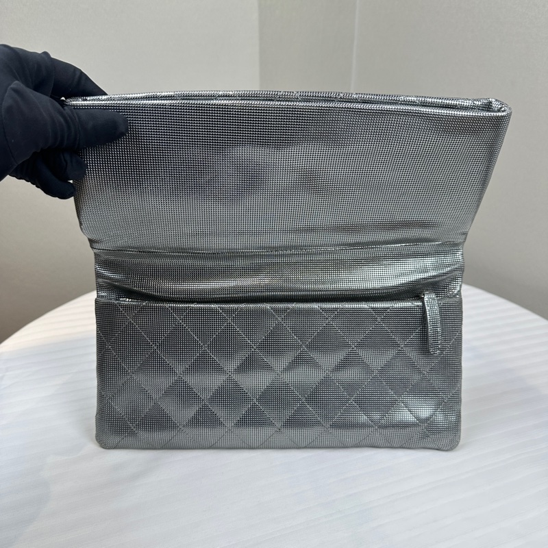 香奈兒/Chanel Foldover Clutch 銀色牛皮菱格紋手拿包27x3x14cm-6