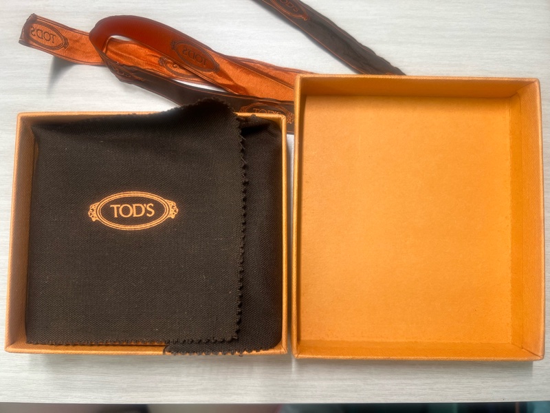 全新 TODS 男士短夾 焦糖棕色-3