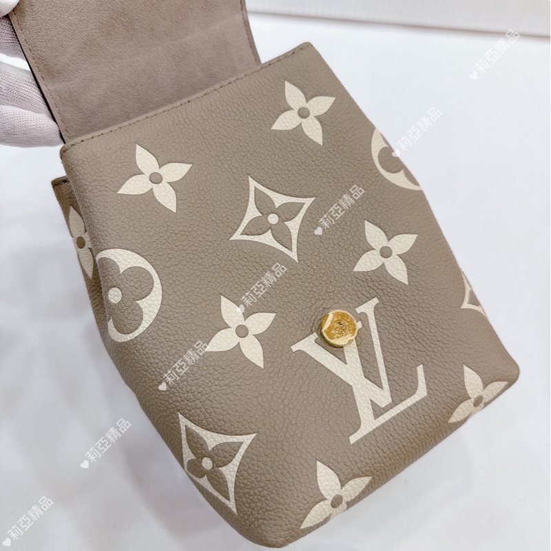 莉亞精品♡ LV tiny 斑鳩灰大象灰小書包 9新美包-12