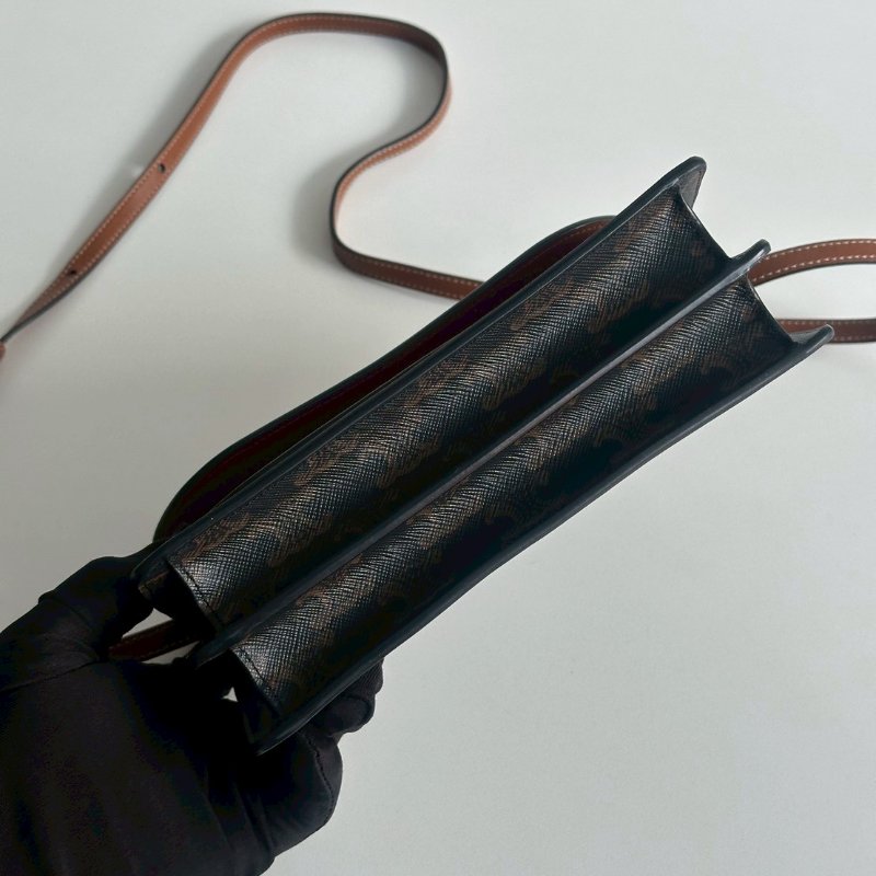 98新🫰🏻Celine 老花雙層 WOC-9