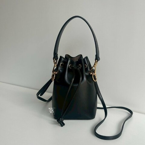 99新🆕 全配有購證🙌🏻 Fendi 芬迪 迷你水桶包 黑金