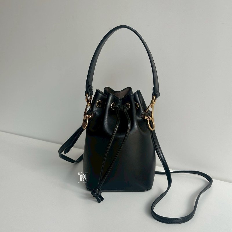 99新🆕 全配有購證🙌🏻 Fendi 芬迪 迷你水桶包 黑金-0