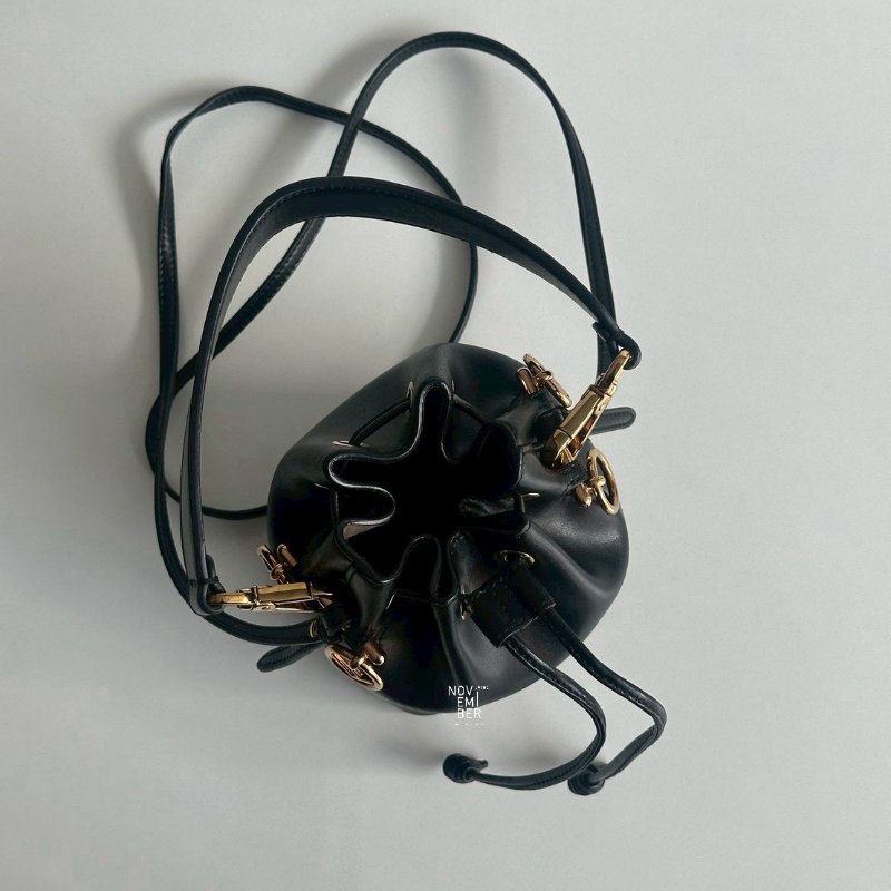 99新🆕 全配有購證🙌🏻 Fendi 芬迪 迷你水桶包 黑金-2