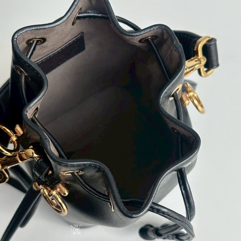 99新🆕 全配有購證🙌🏻 Fendi 芬迪 迷你水桶包 黑金-4