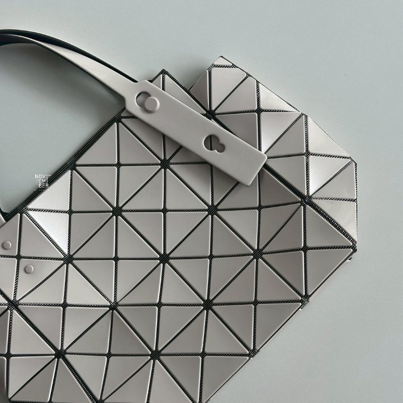 99新🆕 Issey Miyake BAO BAO 三宅一生 白色托特包-4