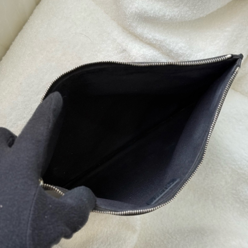 Givenchy 小鹿斑比手拿包-2