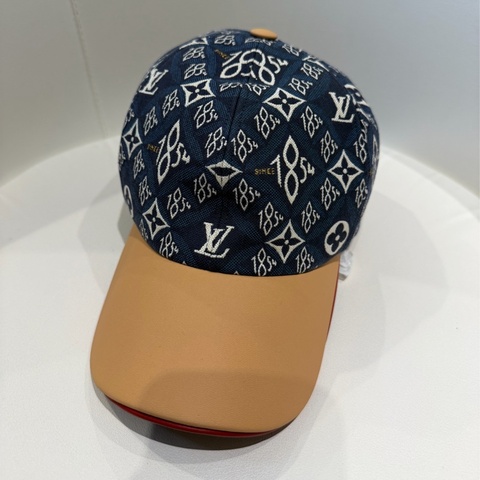 Louis Vuitton  新款版帽1854 🖤誰戴誰好看（未戴過有刮痕）