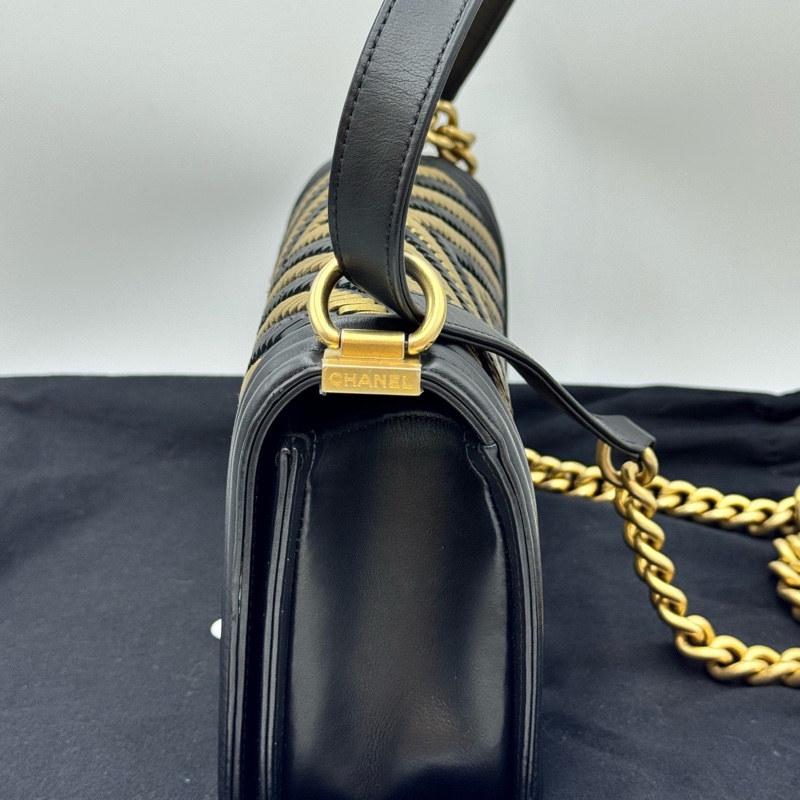 香奈兒/Chanel LEBOY 黑金配色V紋編織款 有卡 28開-1