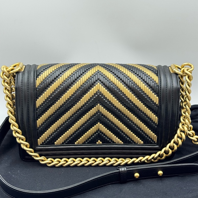 香奈兒/Chanel LEBOY 黑金配色V紋編織款 有卡 28開-2