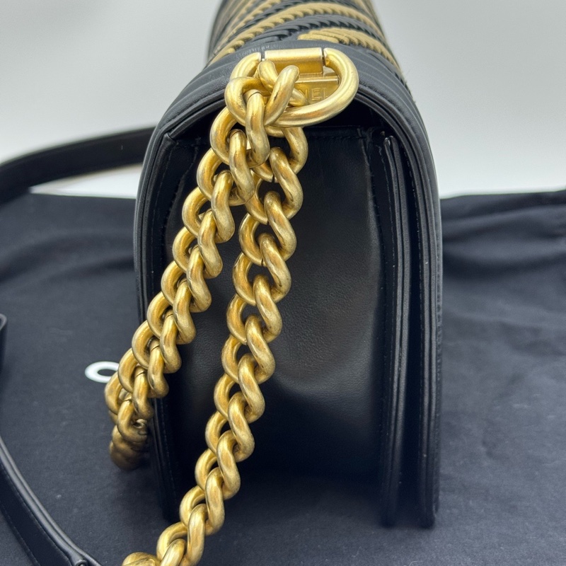 香奈兒/Chanel LEBOY 黑金配色V紋編織款 有卡 28開-3