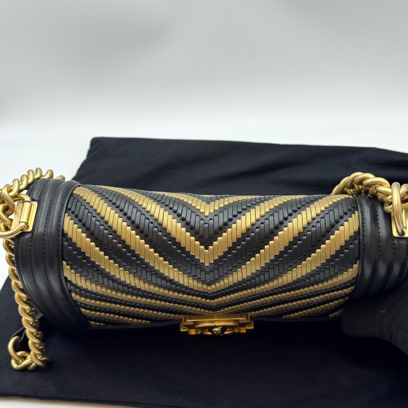 香奈兒/Chanel LEBOY 黑金配色V紋編織款 有卡 28開-4