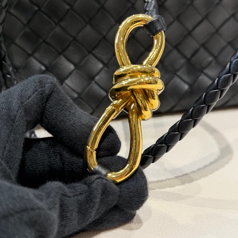 BV 黑色編織包East-West Andiamo-2