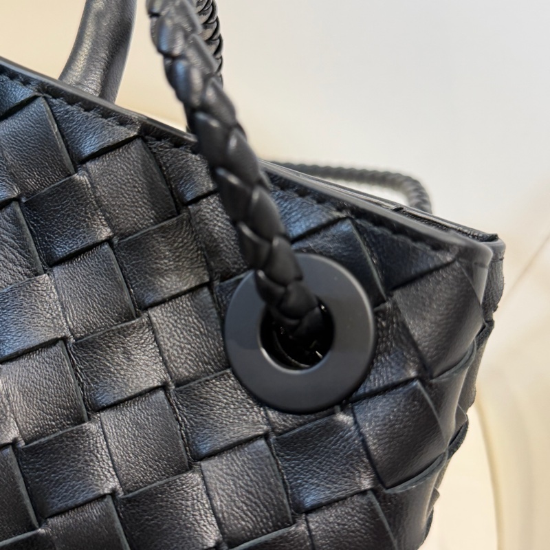 BV 黑色編織包East-West Andiamo-10