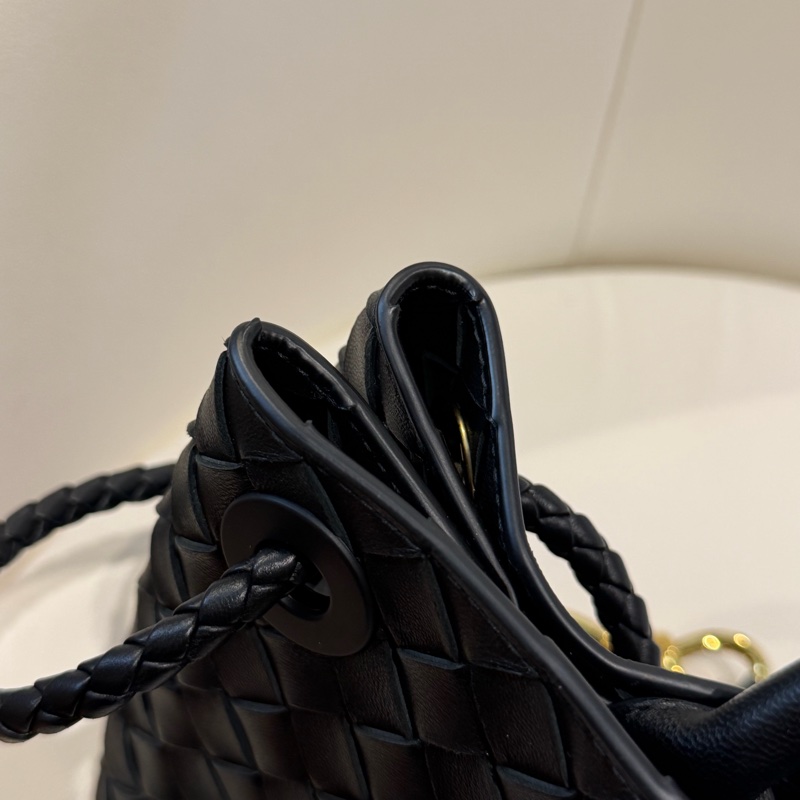 BV 黑色編織包East-West Andiamo-12