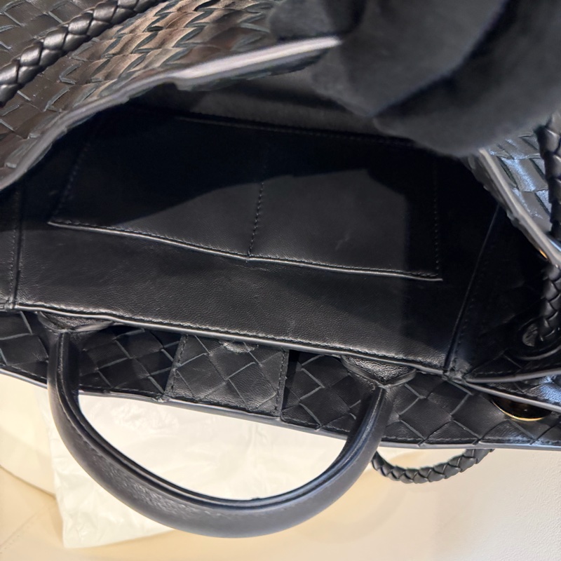 BV 黑色編織包East-West Andiamo-14