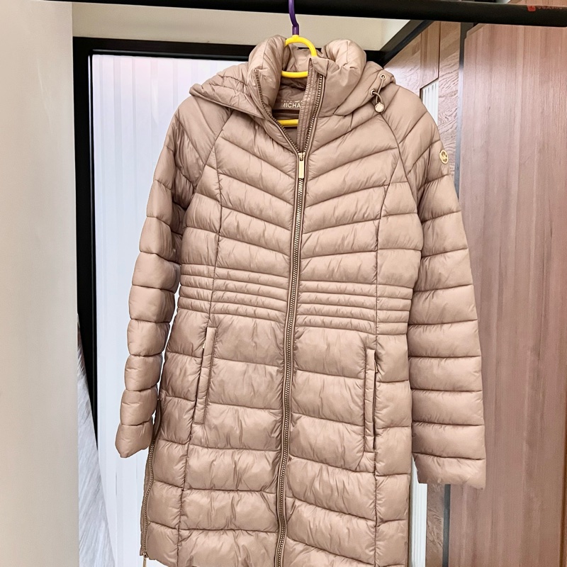 Michael kors銀粉色長版連帽輕羽絨外套-5