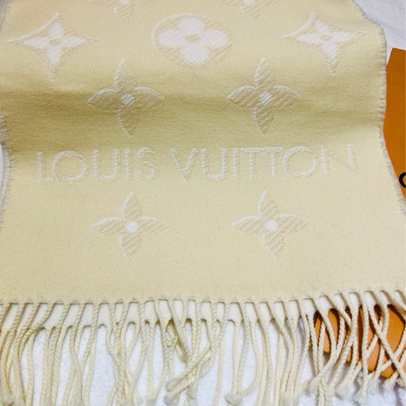 LV路易威登「大全配」 LOUISVUITTON淡鵝黃色雙面圍巾-5