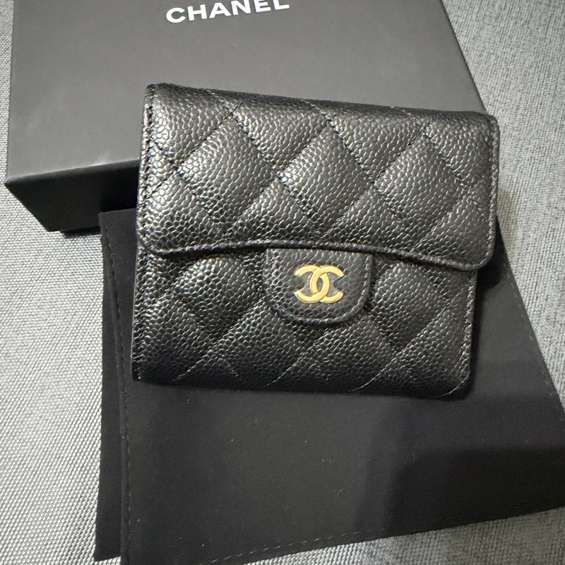 Chanel 經典款荔枝皮金釦三折短夾 全新-0