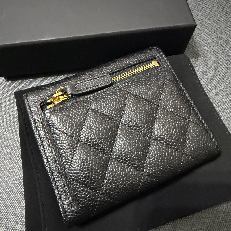 Chanel 經典款荔枝皮金釦三折短夾 全新-3