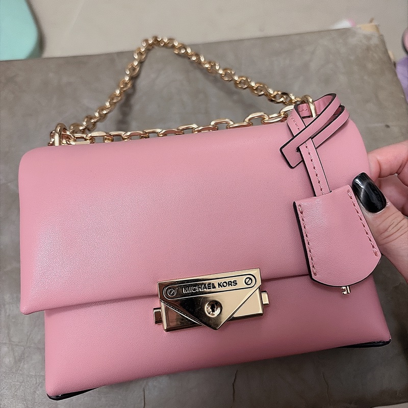 正品全新無吊牌 美國【MICHAEL KORS(MK)】 CECE金字LOGO鎖頭吊飾釦式肩背/斜背包-小/玫瑰粉-0