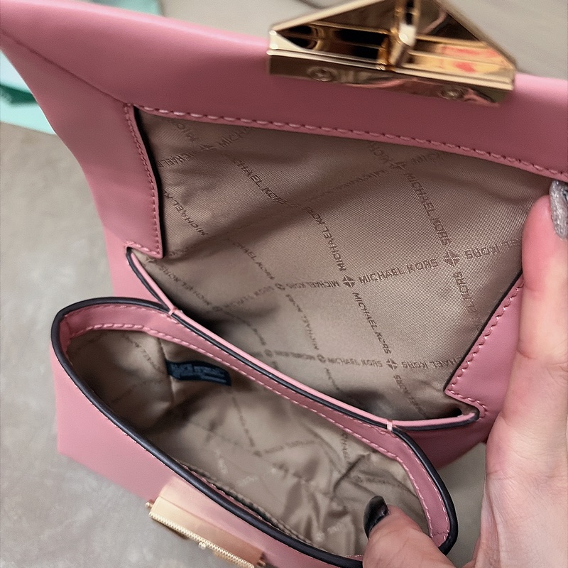 正品全新無吊牌 美國【MICHAEL KORS(MK)】 CECE金字LOGO鎖頭吊飾釦式肩背/斜背包-小/玫瑰粉-2