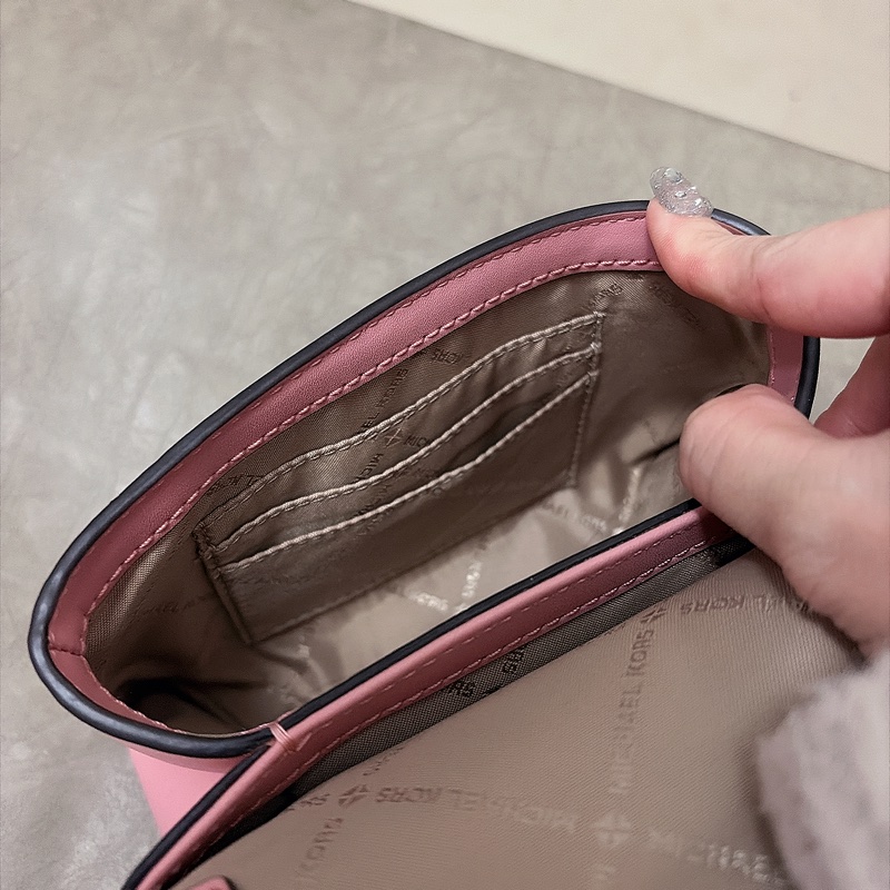正品全新無吊牌 美國【MICHAEL KORS(MK)】 CECE金字LOGO鎖頭吊飾釦式肩背/斜背包-小/玫瑰粉-3