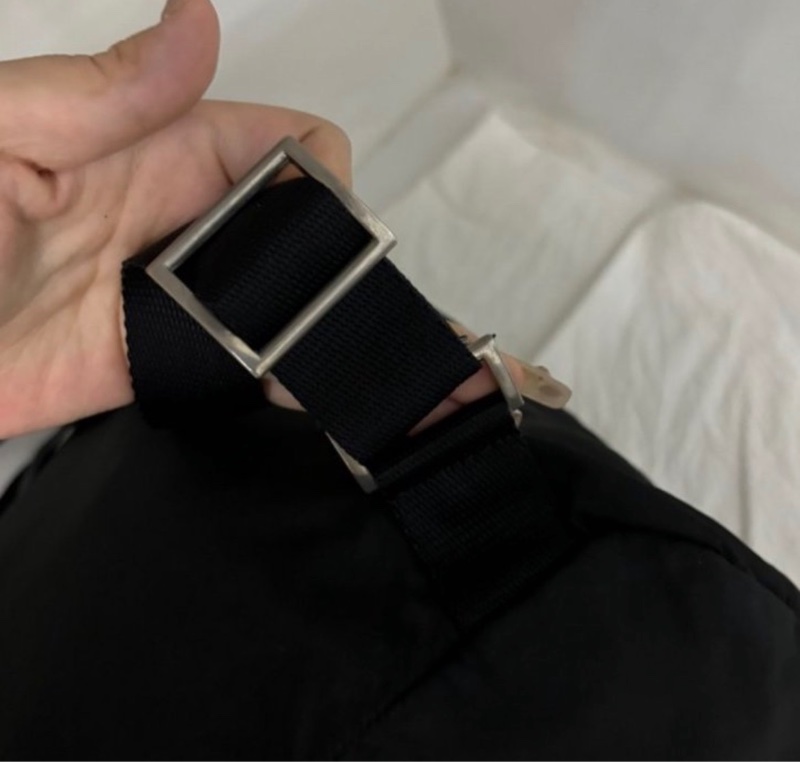 Prada中古黑色雙肩包 尺寸30*16*38-1