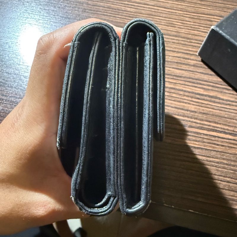 CHANEL山茶花壓紋短夾-8