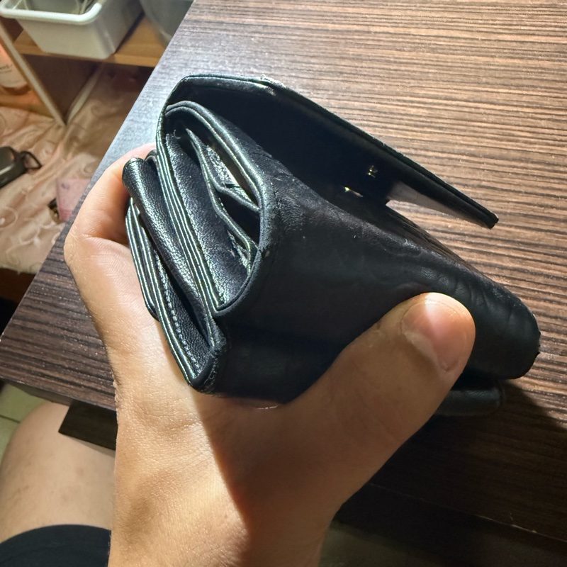 CHANEL山茶花壓紋短夾-11