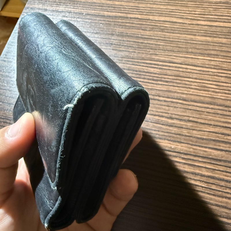 CHANEL山茶花壓紋短夾-12