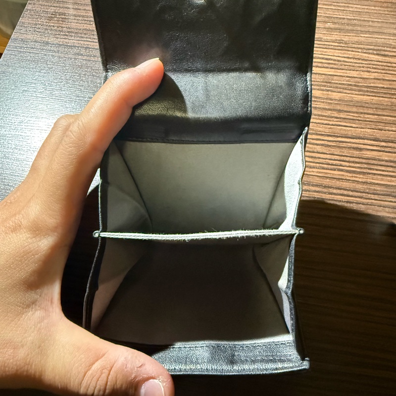 CHANEL山茶花壓紋短夾-18