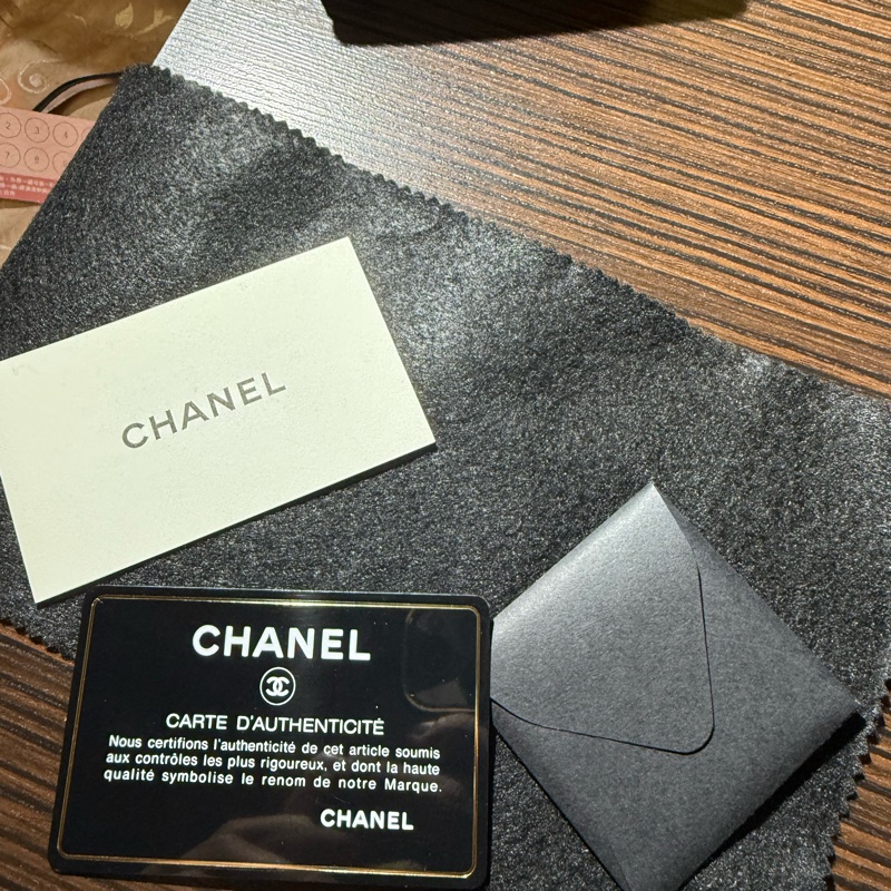 CHANEL山茶花壓紋短夾-21