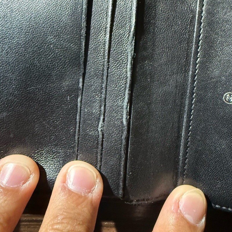 CHANEL山茶花壓紋短夾-23