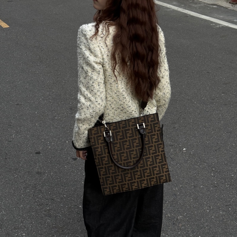 【極新🎁】 FENDI 經典老花 風琴托特包 肩背包(專櫃113,200)-5