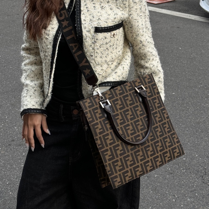 【極新🎁】 FENDI 經典老花 風琴托特包 肩背包(專櫃113,200)-24