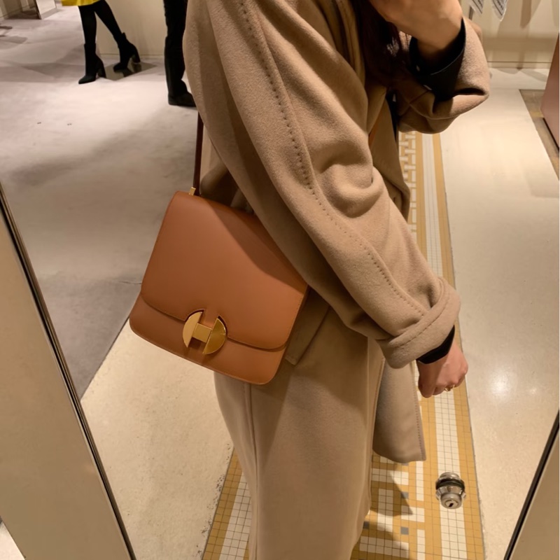#僅一顆🉐驚爆價💰 #康康平替 愛馬仕2002-20金棕金ec皮 郵差包-1