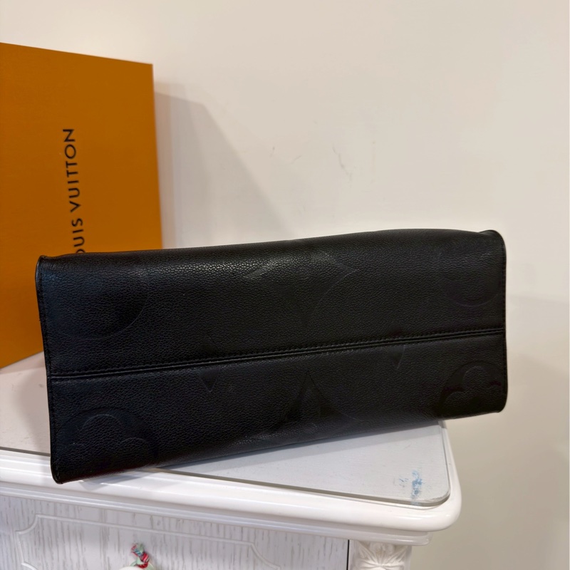 實用主義看過來😍99新🆕Lv路易威登黑色全皮on the go中號托特包手提包肩背包-8