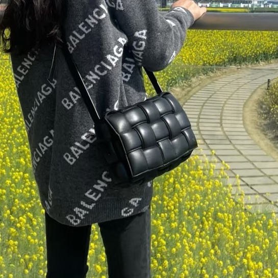 百搭通用款😍99新🆕Bv葆蝶家黑色銀扣Cassette編織枕頭包單肩斜挎包-5