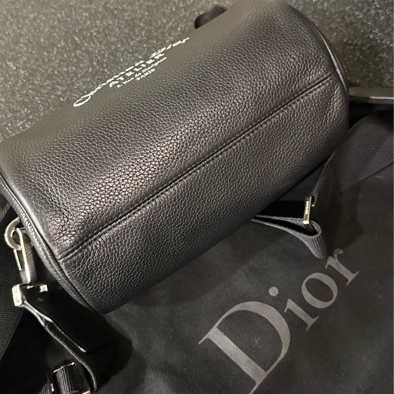 Dior圓筒包經典黑斜背包-3