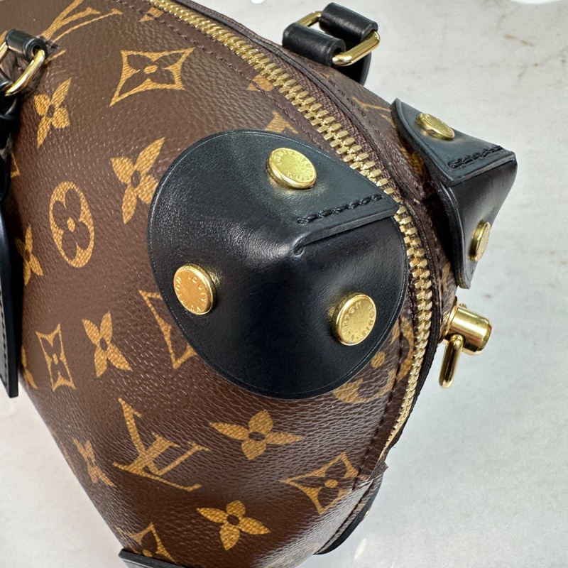 LV盒子包 98新LV路易威登PETITE MALLE SOUPLE系列黑色牛皮軟盒子-4