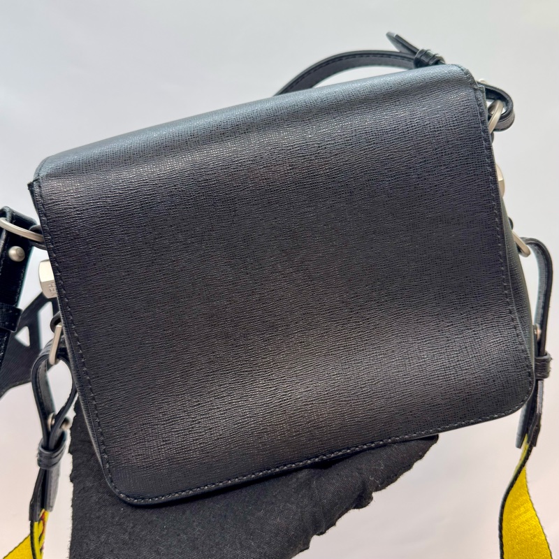 Off-White 黑白條紋肩背包（雙背帶）-1