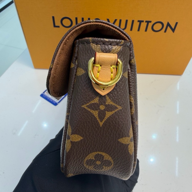 99新LOUIS VUITTONLouisVuitton路易威登 經典棕色老花腋下單肩包 芯片款 尺寸:23.5 x 1-2