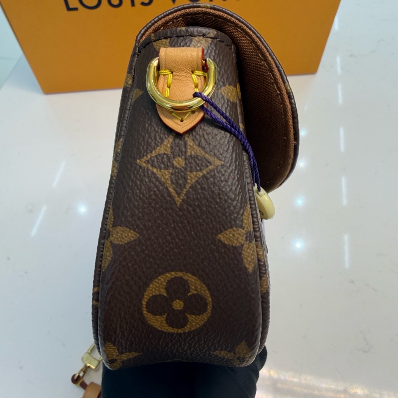 99新LOUIS VUITTONLouisVuitton路易威登 經典棕色老花腋下單肩包 芯片款 尺寸:23.5 x 1-3