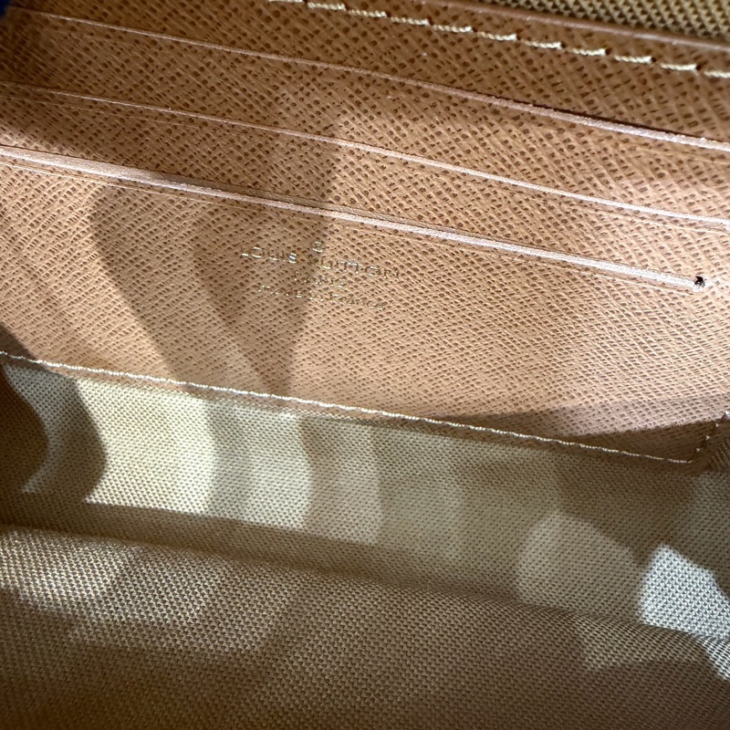 99新LOUIS VUITTONLouisVuitton路易威登 經典棕色老花腋下單肩包 芯片款 尺寸:23.5 x 1-8