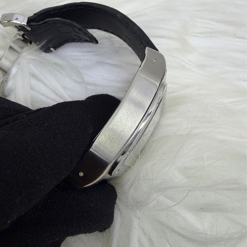 這款手錶是卡地亞(Cartier) 的一款Santos 100 系列自動上鍊腕錶-2