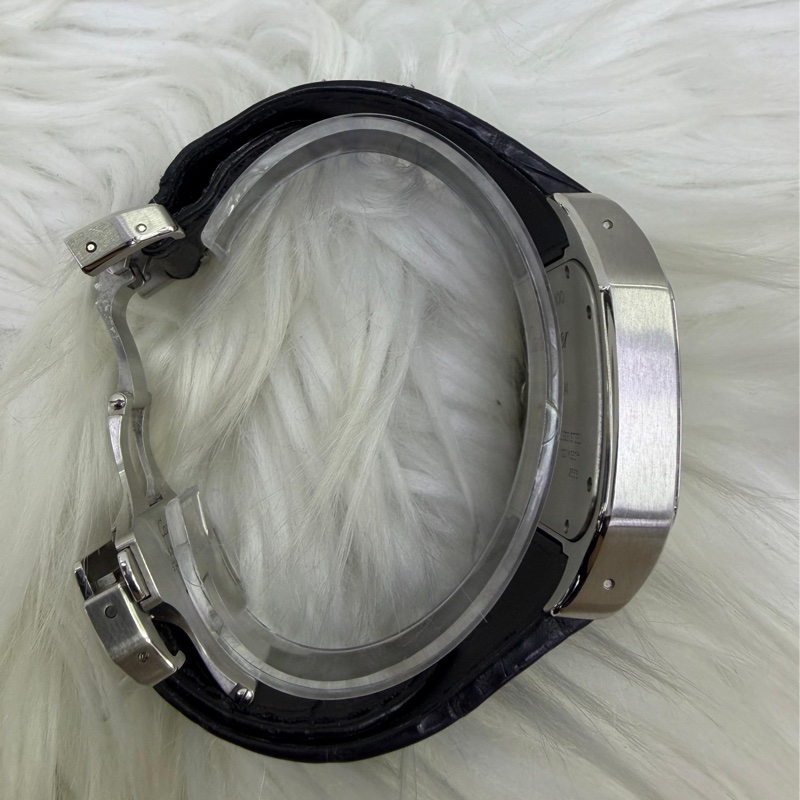 這款手錶是卡地亞(Cartier) 的一款Santos 100 系列自動上鍊腕錶-4